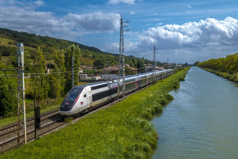 TGV reliant Paris à la Bretagne