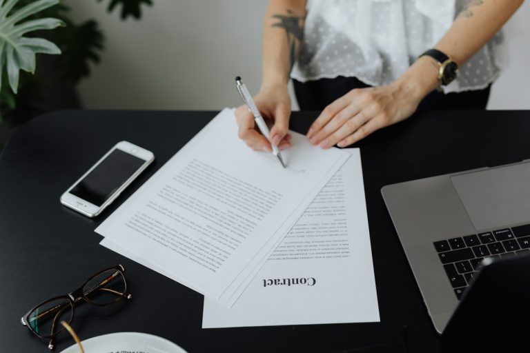Signature de contrat vente immobilière